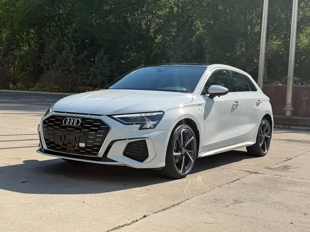 Audi A3 — фото 1