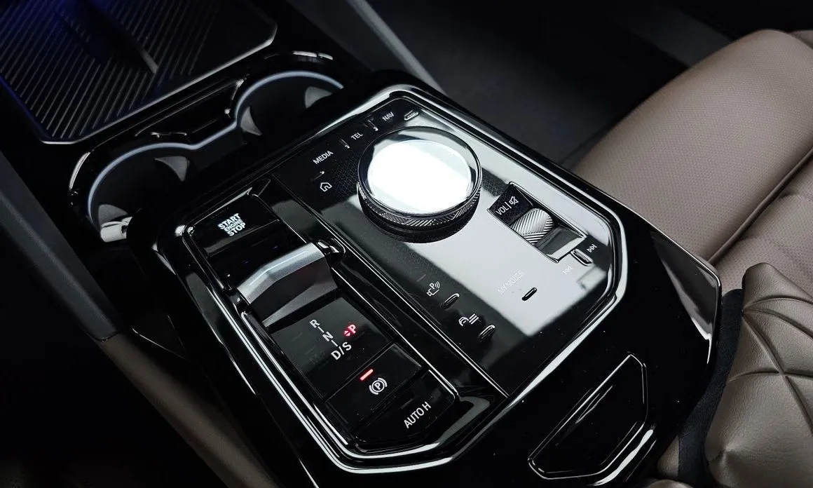 BMW 5-Series 2024 из KR, фото 3