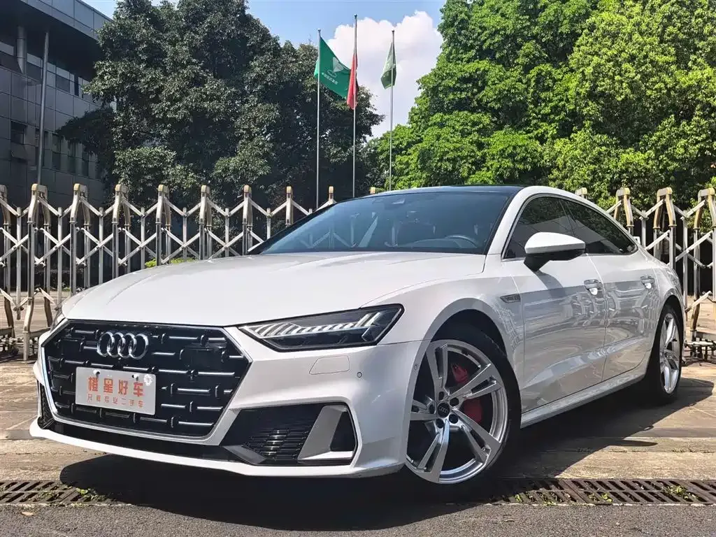 Audi A7L — фото 1