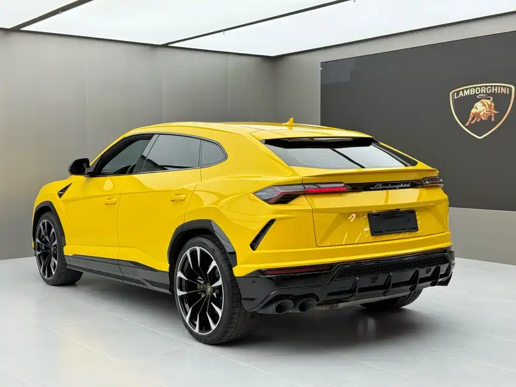 Lamborghini Urus — фото 10