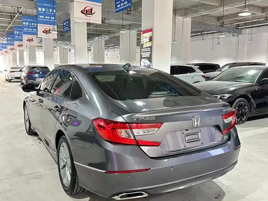 Honda Accord — фото 9