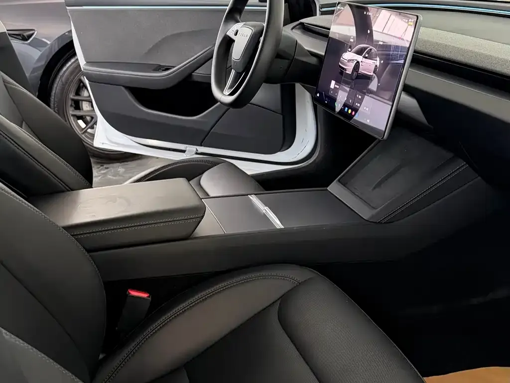 Tesla Model 3 — фото 8