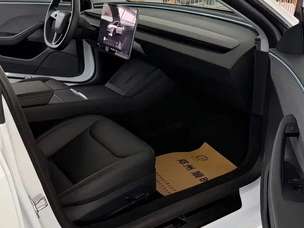Tesla Model 3 — фото 7