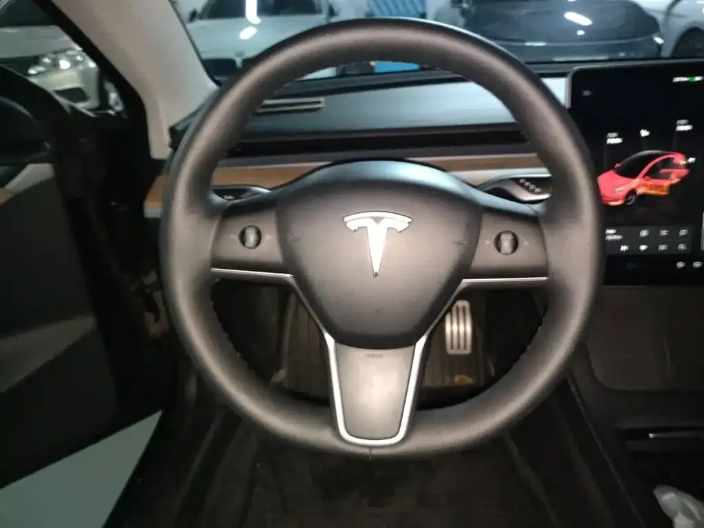 Tesla Model 3 — фото 5