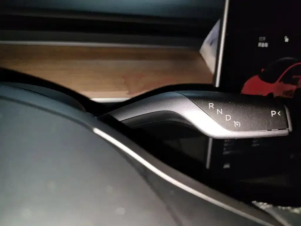 Tesla Model 3 — фото 2