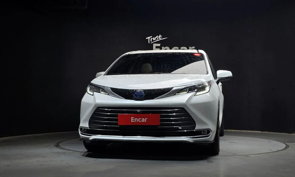 Toyota Sienna — фото 2