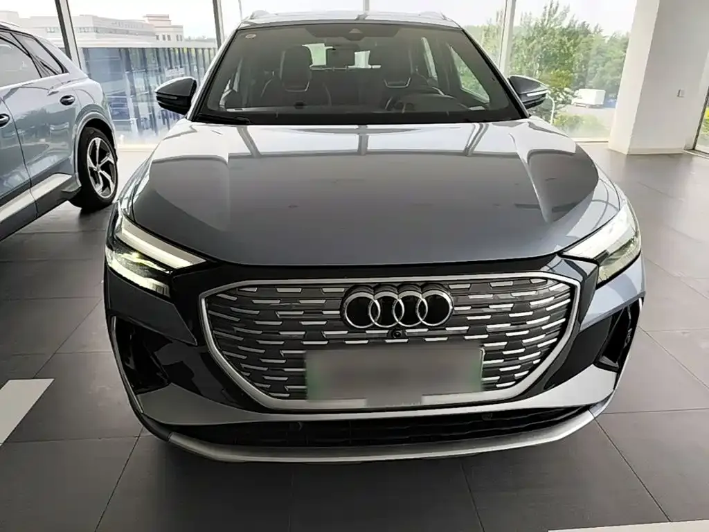 Audi Q4 e-tron — фото 6