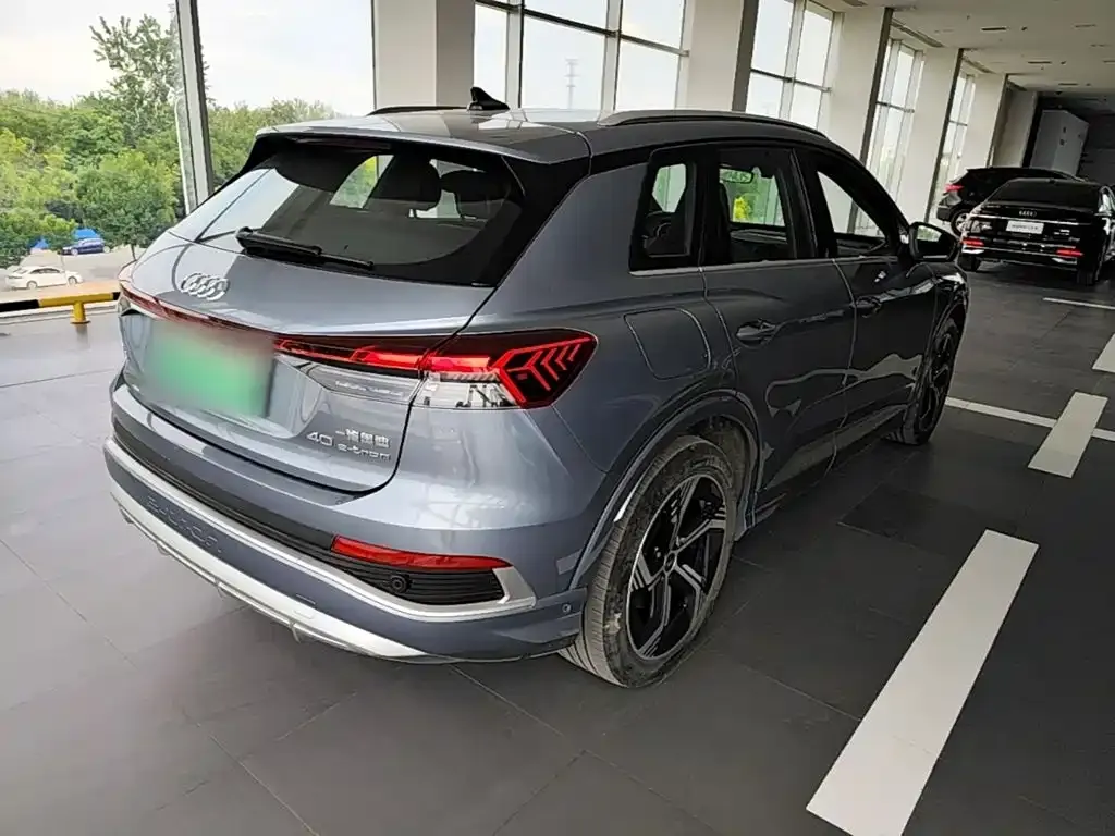 Audi Q4 e-tron — фото 9