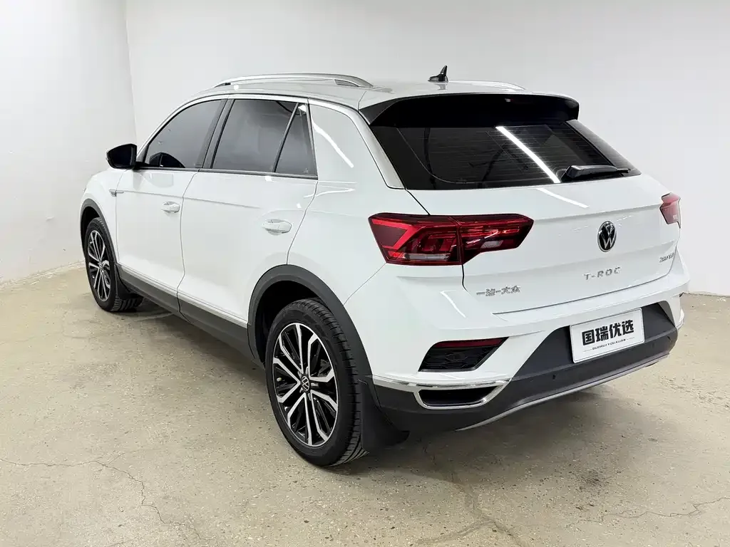 Volkswagen T-Roc — фото 10