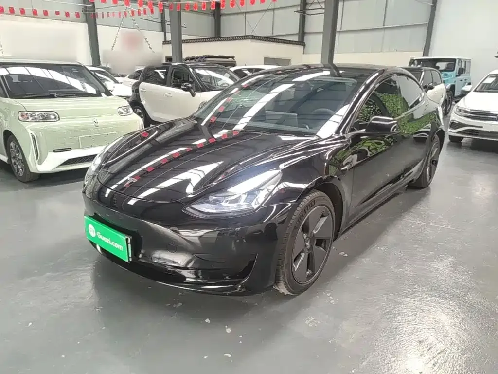 Tesla Model 3 — фото 1