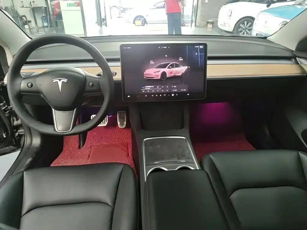 Tesla Model 3 — фото 4