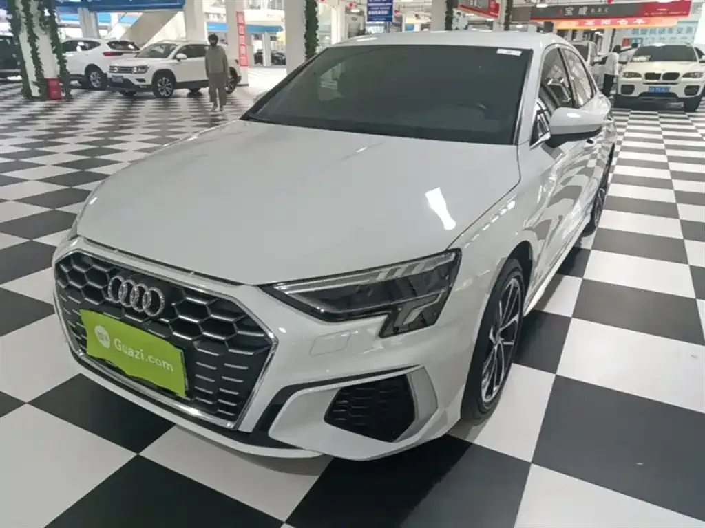 Audi A3 — фото 1