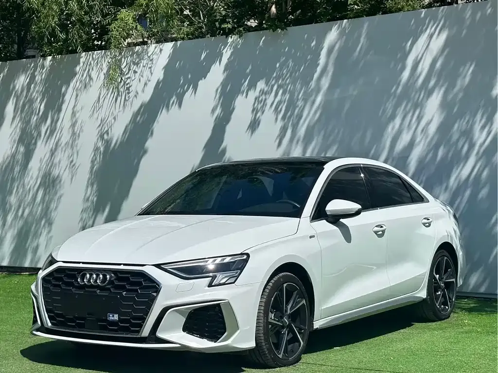 Audi A3 — фото 1
