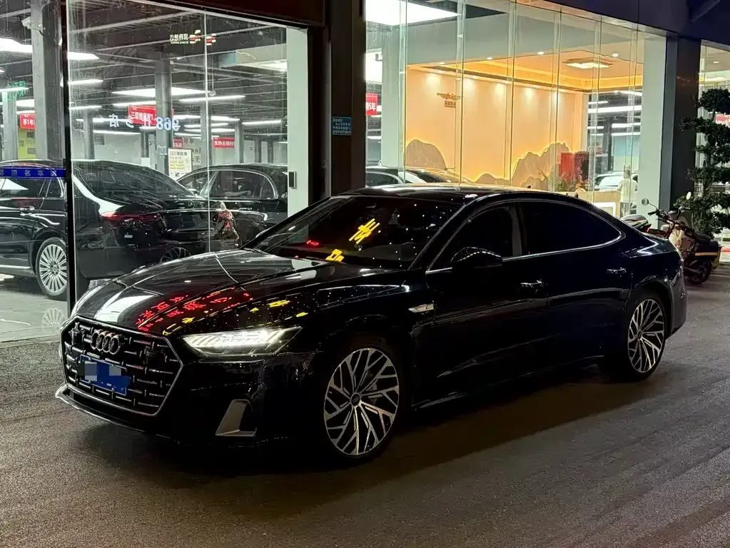 Audi A7L — фото 1