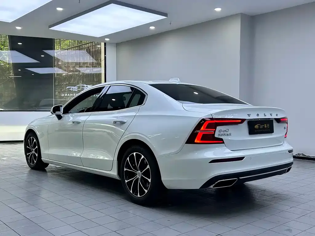 Volvo S60 2022 из CN, фото 2