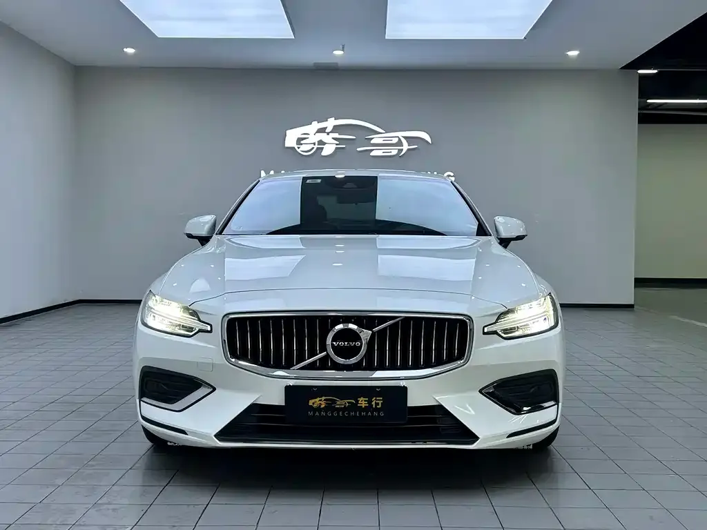 Volvo S60 2022 из CN, фото 3