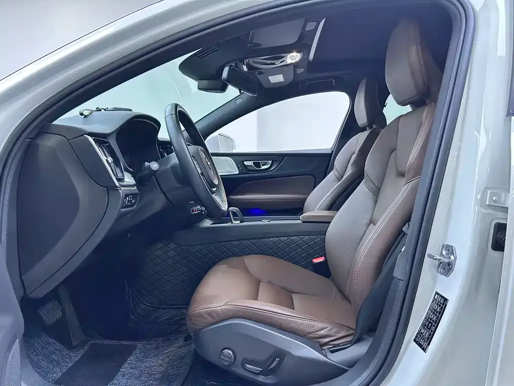 Volvo S60 2022 из CN, фото 8