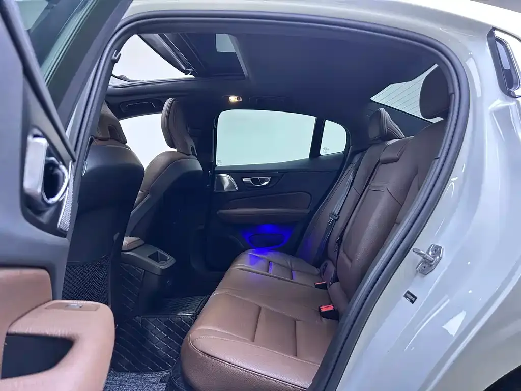 Volvo S60 2022 из CN, фото 10