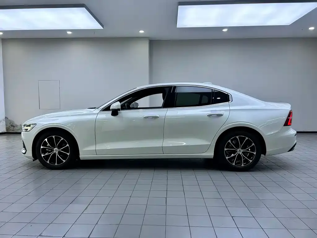 Volvo S60 2022 из CN, фото 6