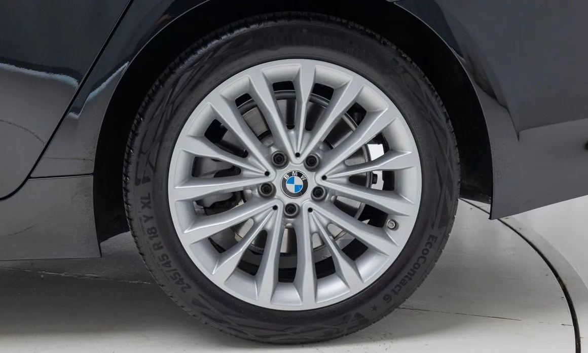 BMW 5-Series — фото 10