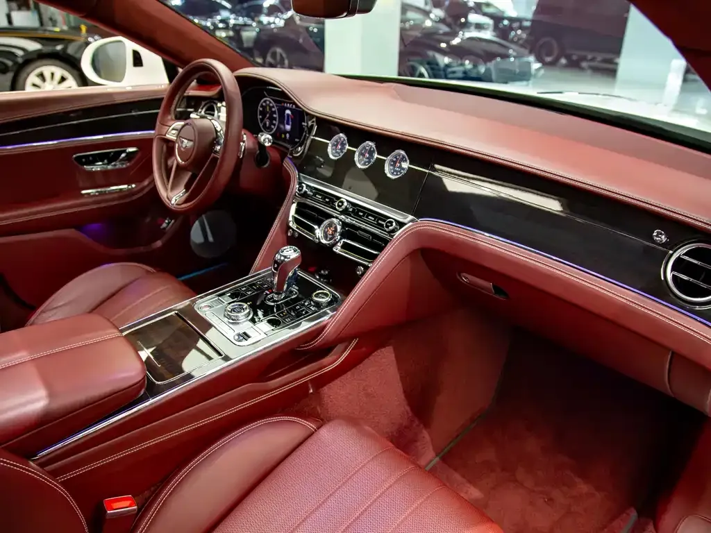 Bentley Flying Spur — фото 10