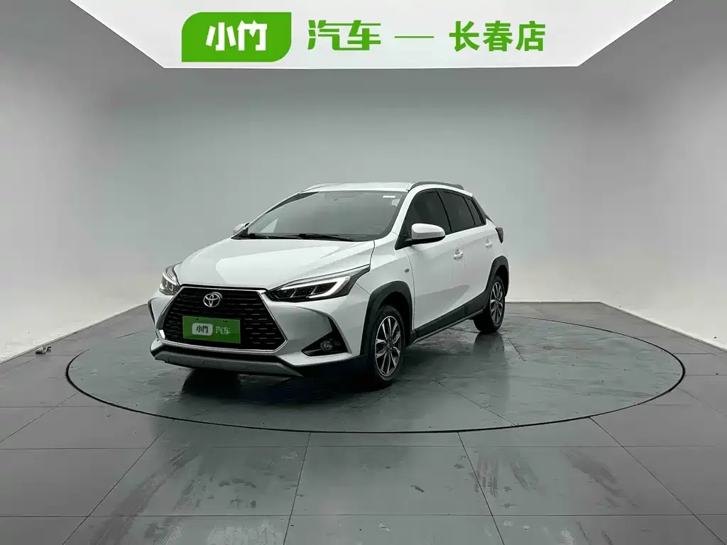 Toyota Yaris L — фото 1