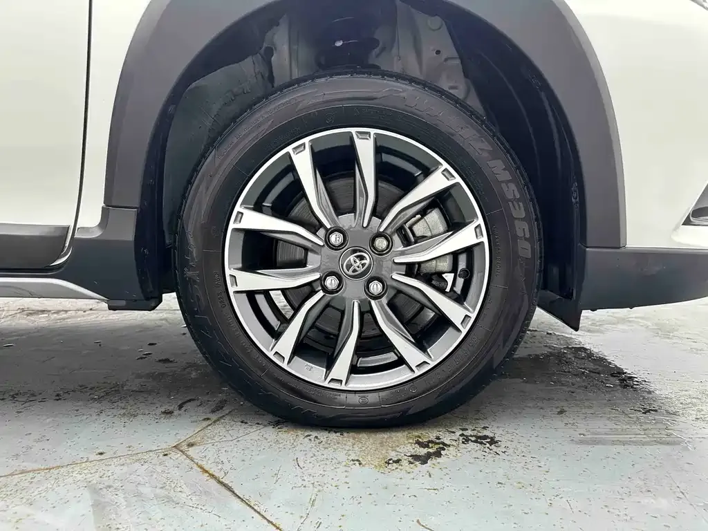 Toyota Yaris L — фото 10