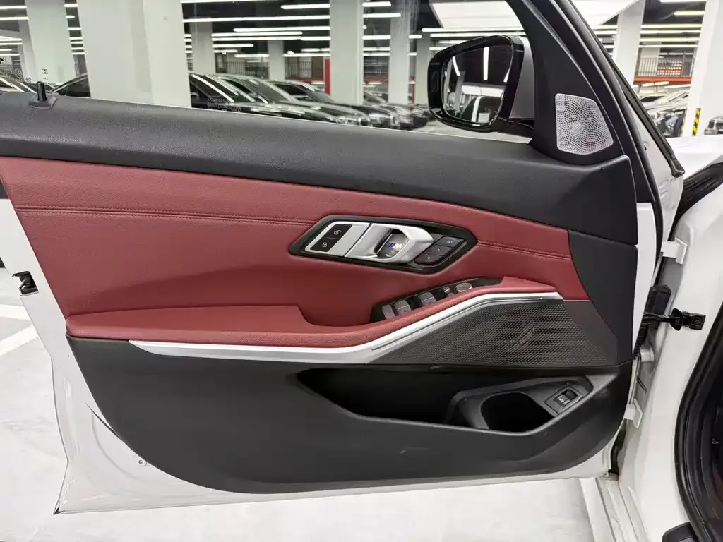 BMW 3 Series 2024 из CN, фото 8