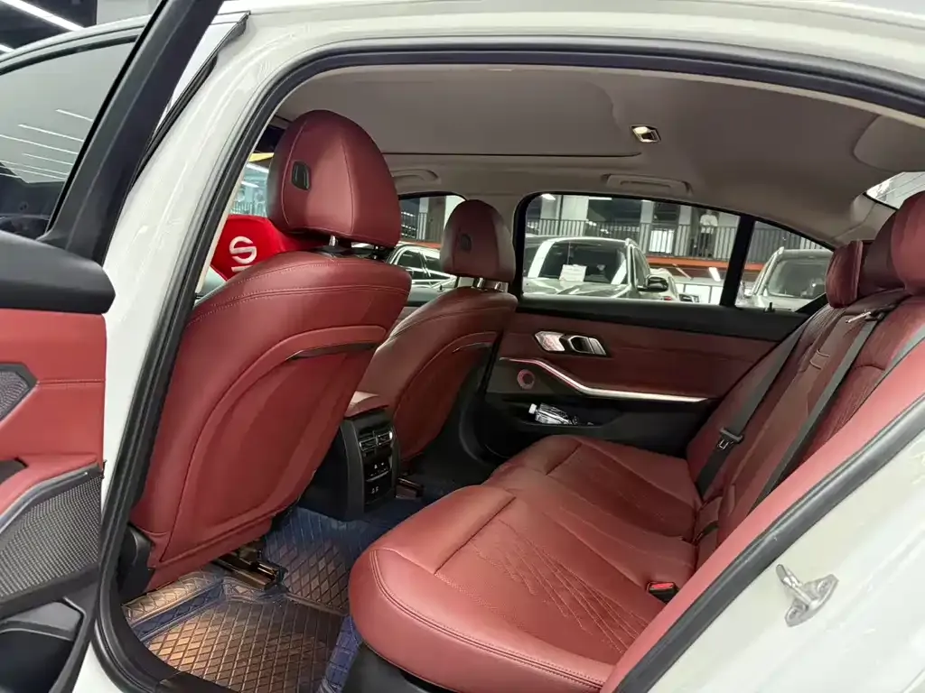 BMW 3 Series 2024 из CN, фото 7
