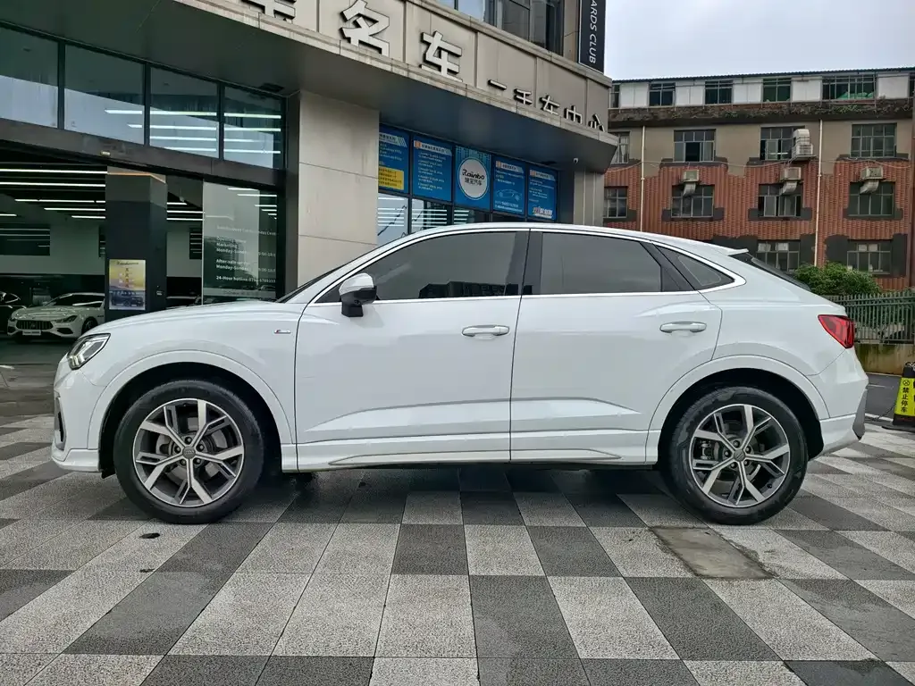 Audi Q3 2021 из CN, фото 10