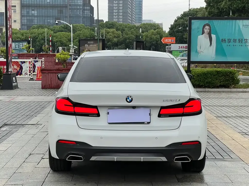BMW 5 Series — фото 5