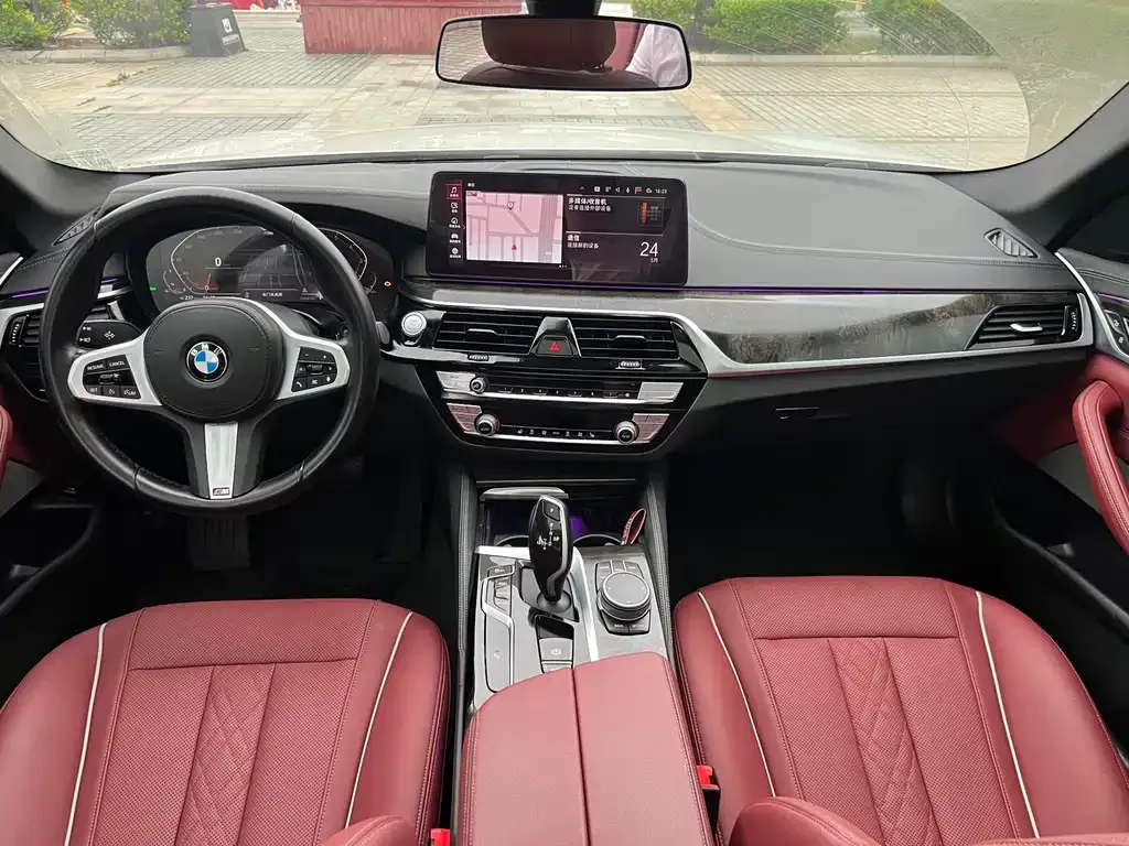 BMW 5 Series — фото 10