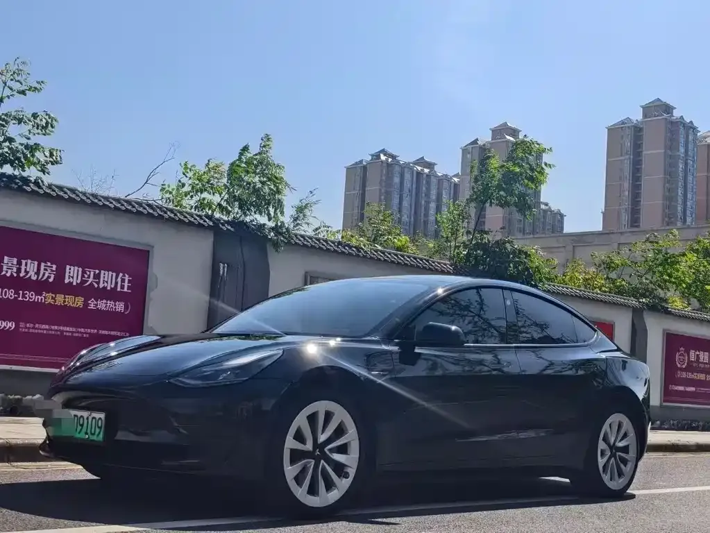 Tesla Model 3 — фото 10