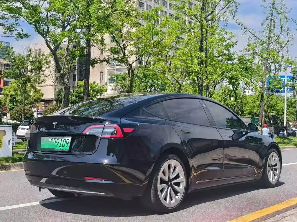 Tesla Model 3 — фото 4