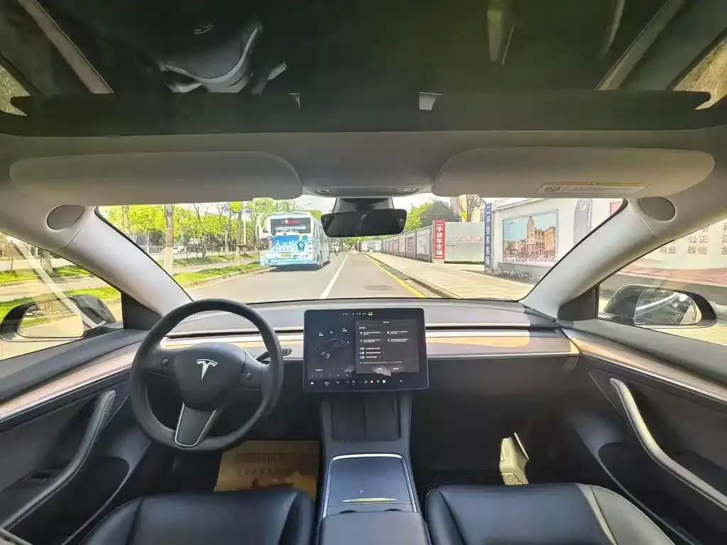 Tesla Model 3 — фото 9