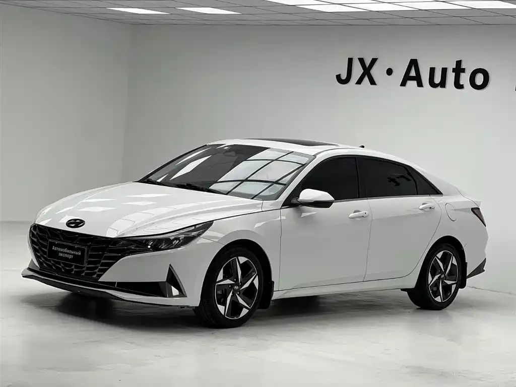 Hyundai Elantra — фото 1