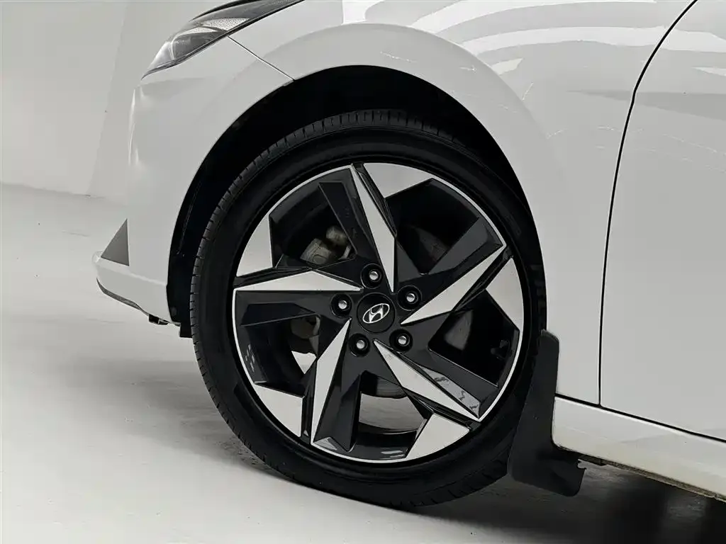 Hyundai Elantra — фото 2