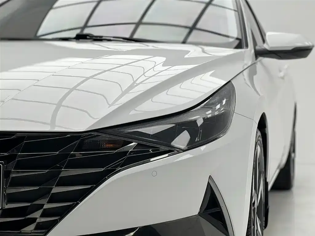 Hyundai Elantra — фото 7