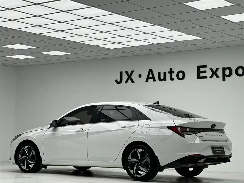 Hyundai Elantra — фото 9
