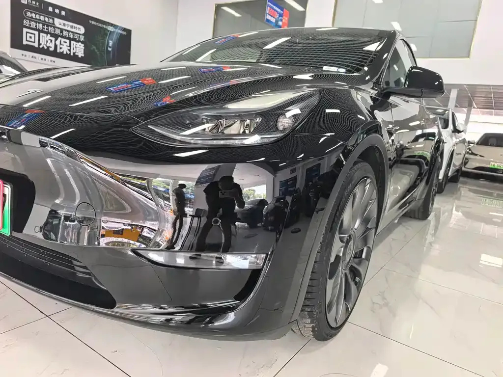 Tesla Model Y — фото 9