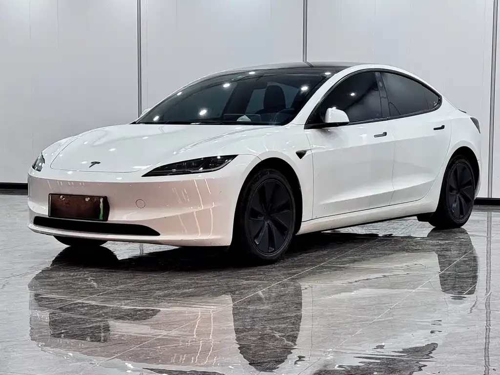 Tesla Model 3 — фото 1