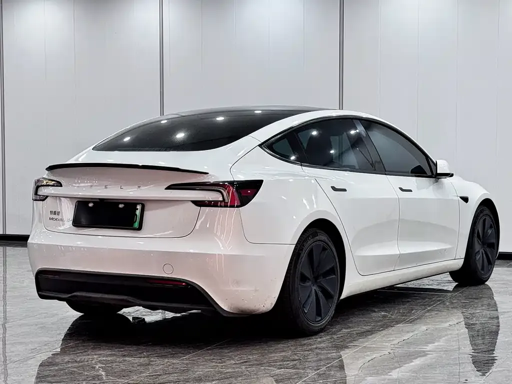 Tesla Model 3 — фото 7