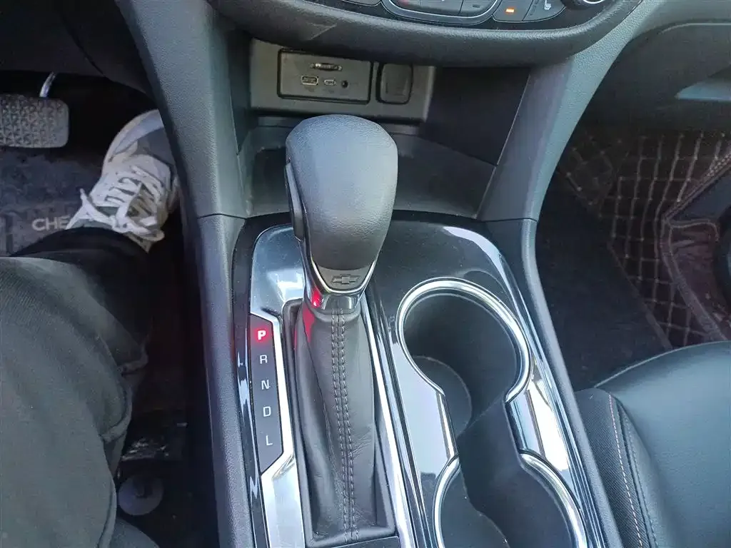 Chevrolet Equinox 2022 из CN, фото 2