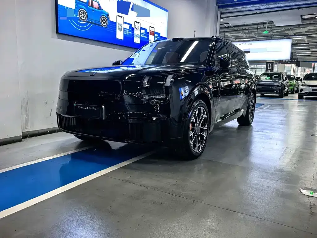 Lynk & Co 900