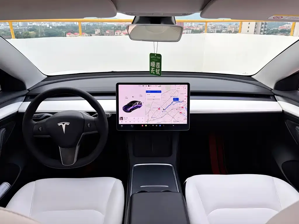 Tesla Model 3 — фото 3