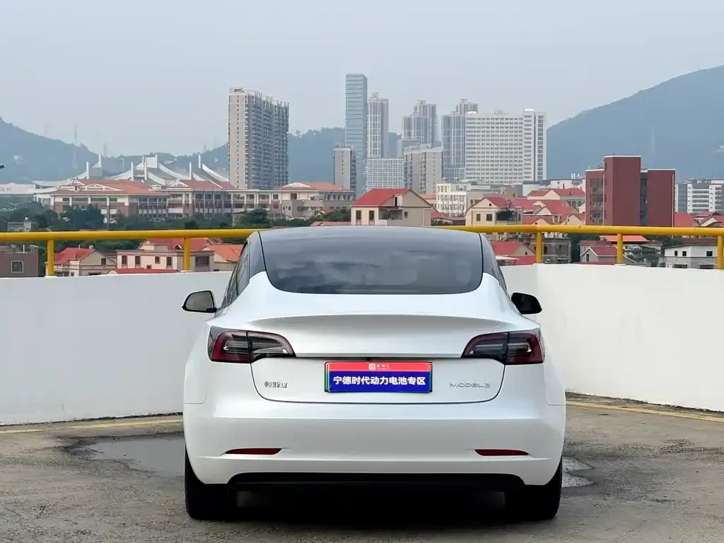Tesla Model 3 — фото 6