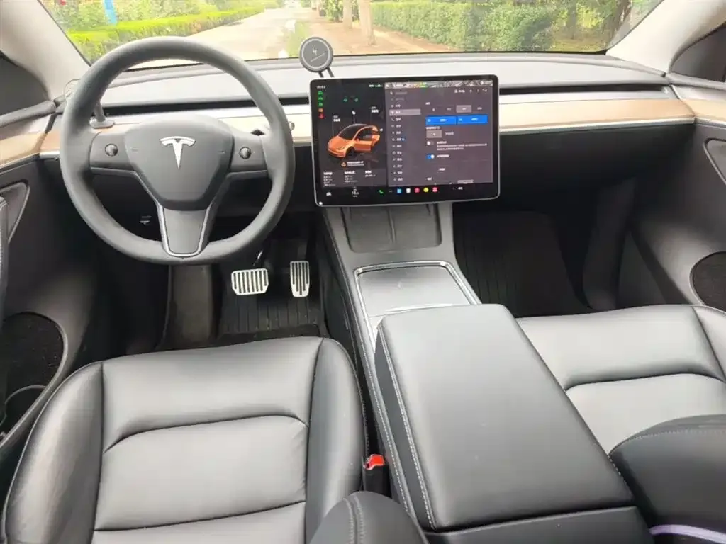 Tesla Model Y — фото 2