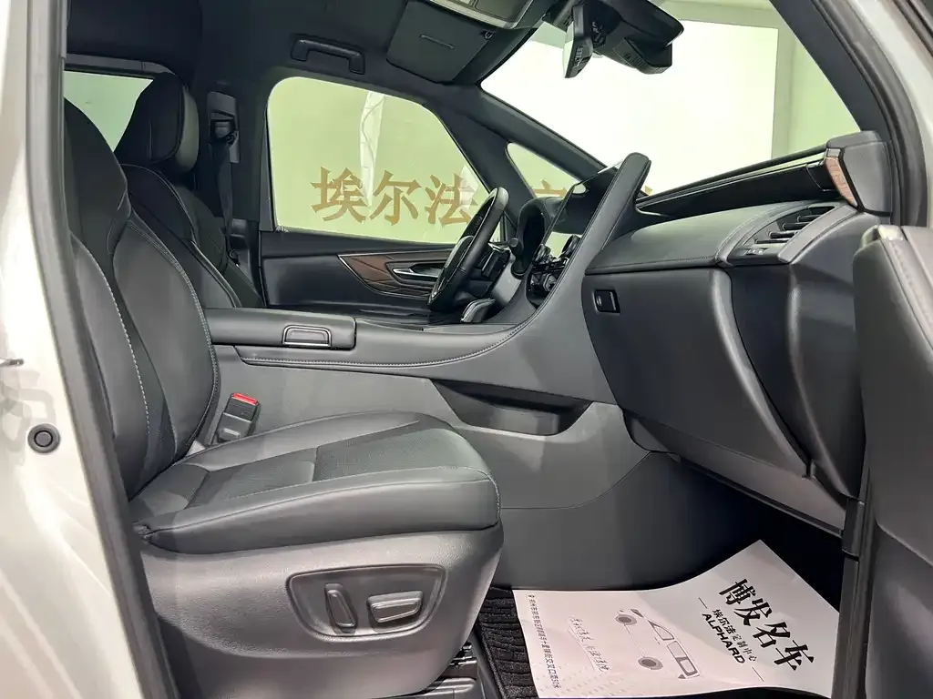 Toyota Alphard — фото 4