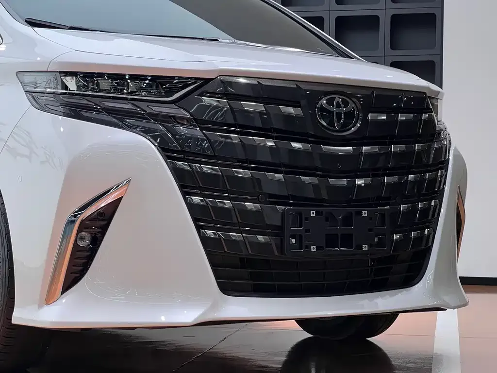 Toyota Alphard — фото 2