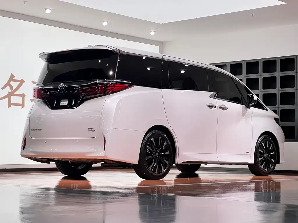 Toyota Alphard — фото 7